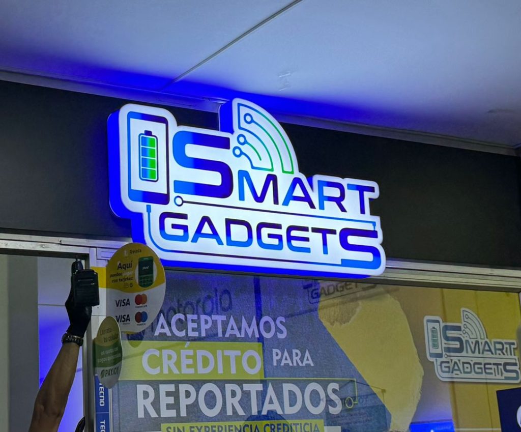 silueta de acrilico con iluminacion LED cantoniada
